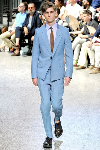 Look 27